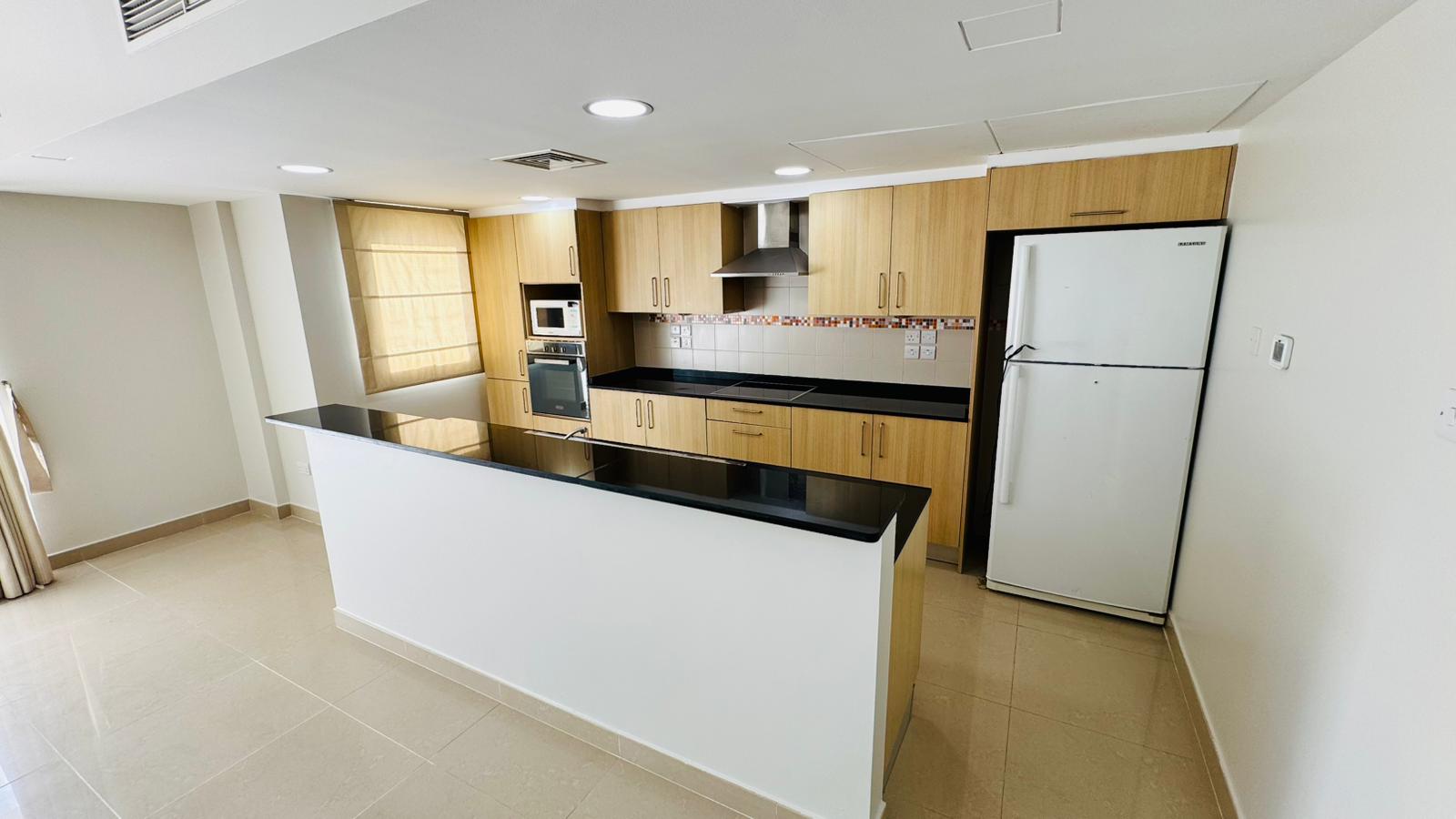 Spacious 2 BR with Terrace and beach Access