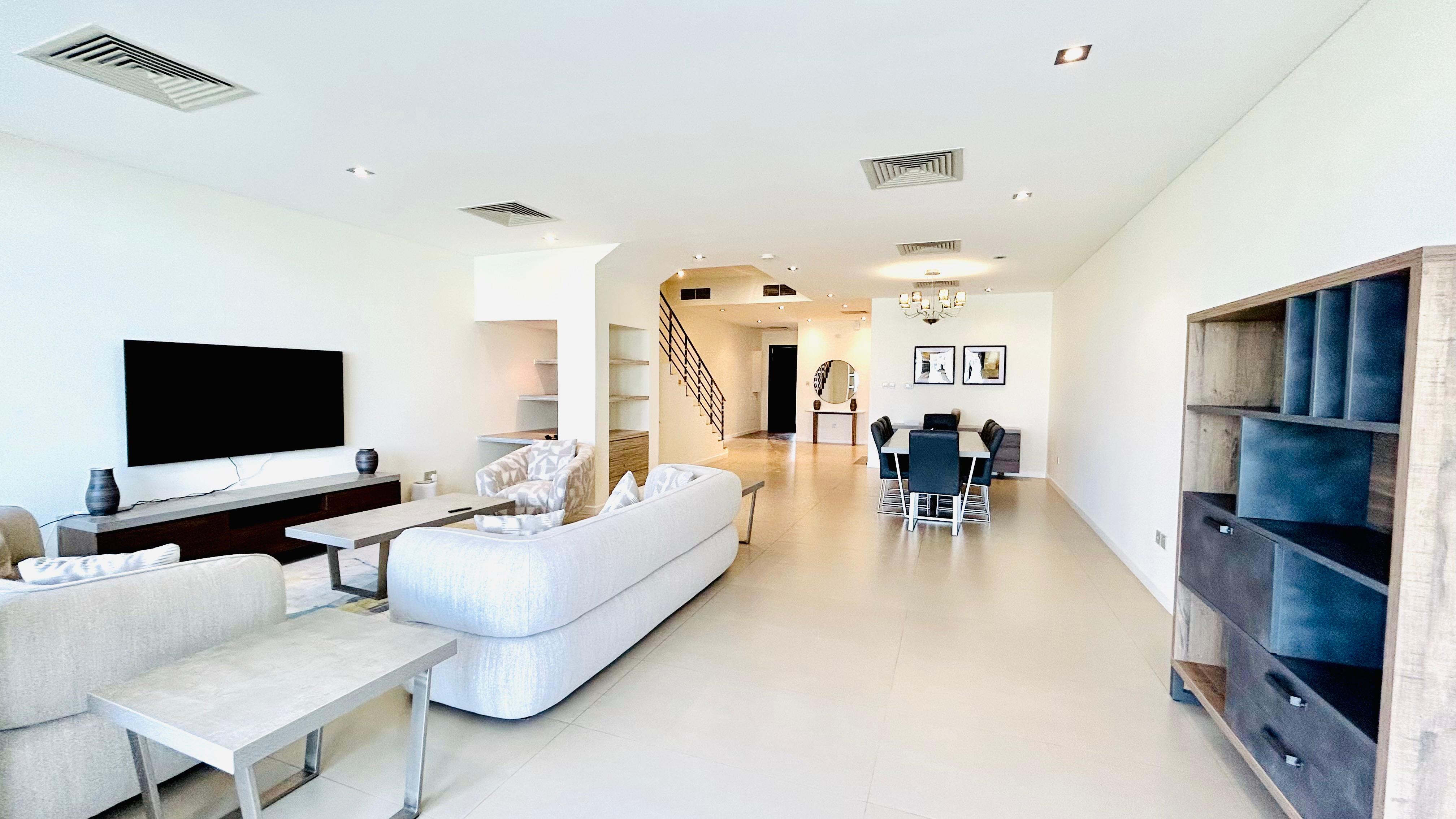 Luxury 4 BR Villa in Amwaj with Beach Access 
