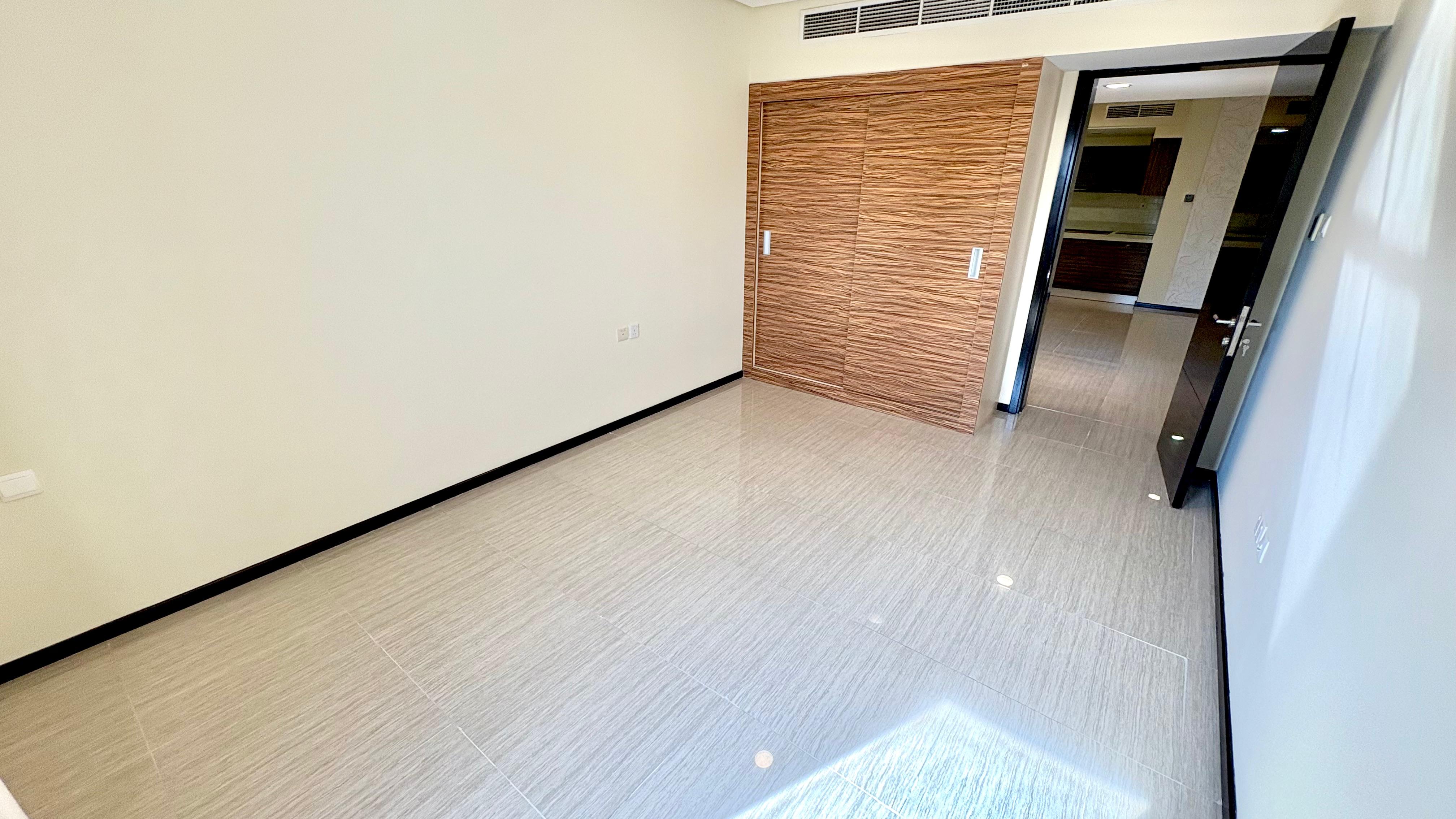 Spacious 1 BR with sea view terrace 