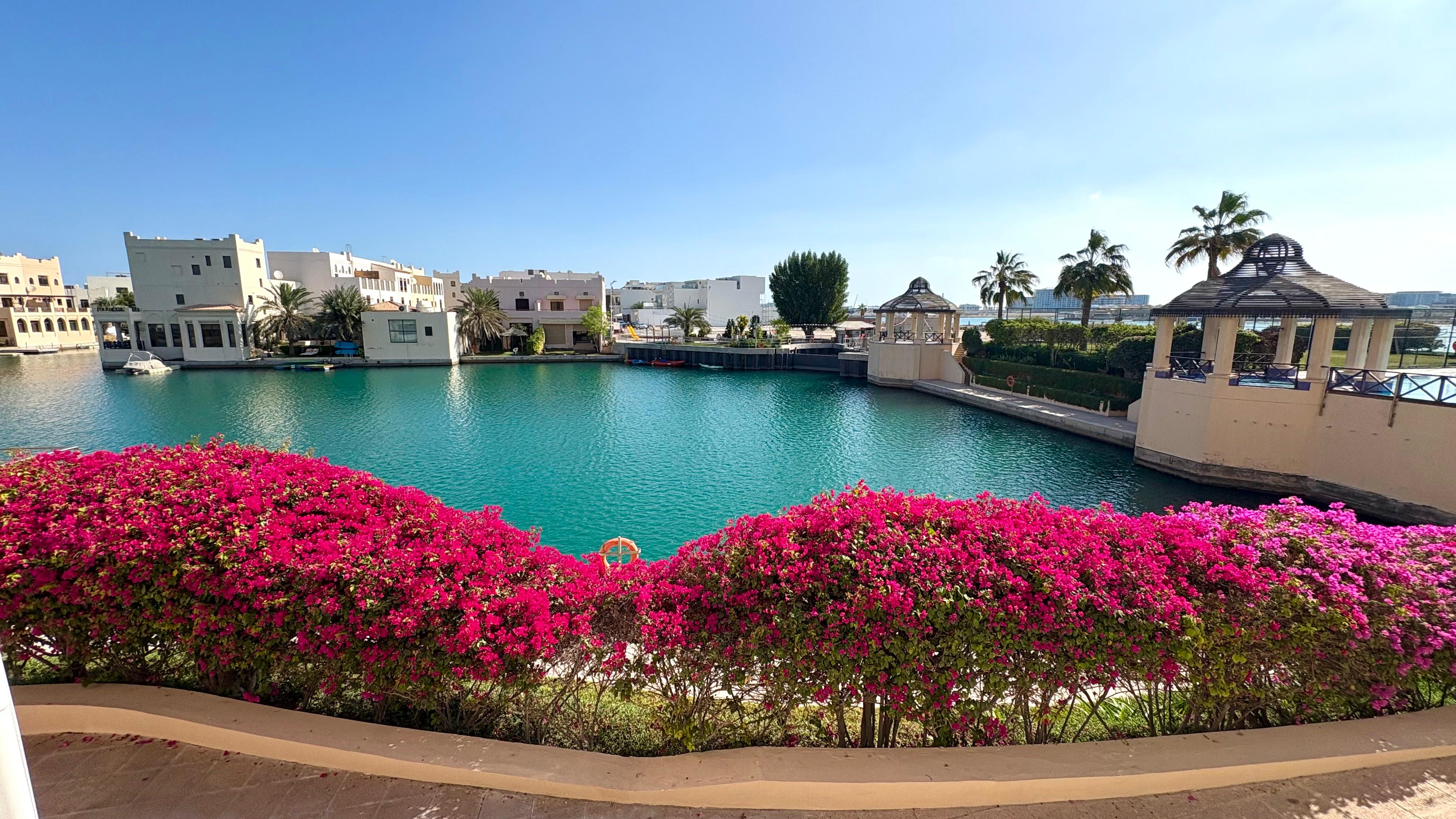 Spacious 1 BR with sea view terrace 
