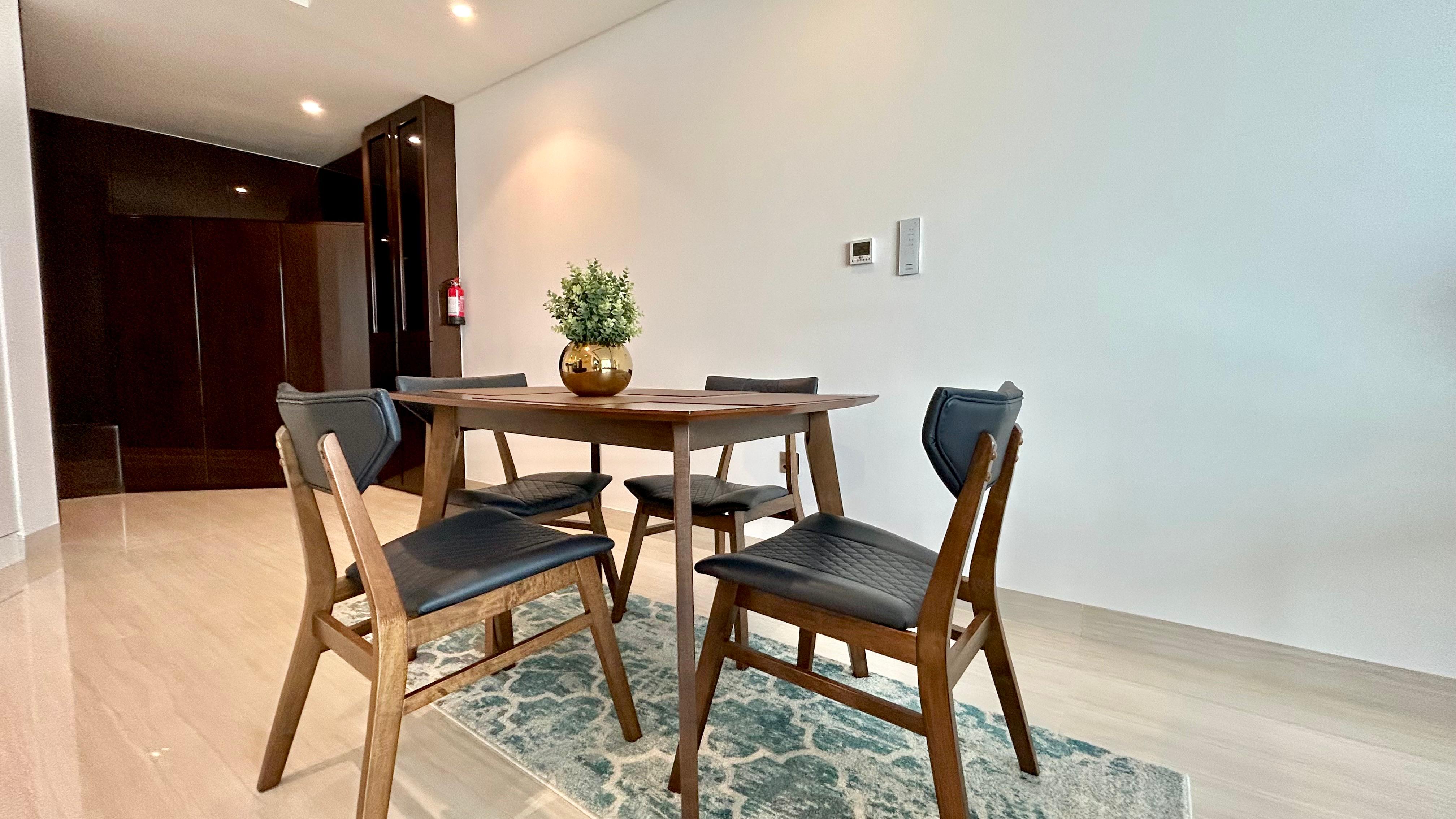 2 BR apartment with balcony and sea view