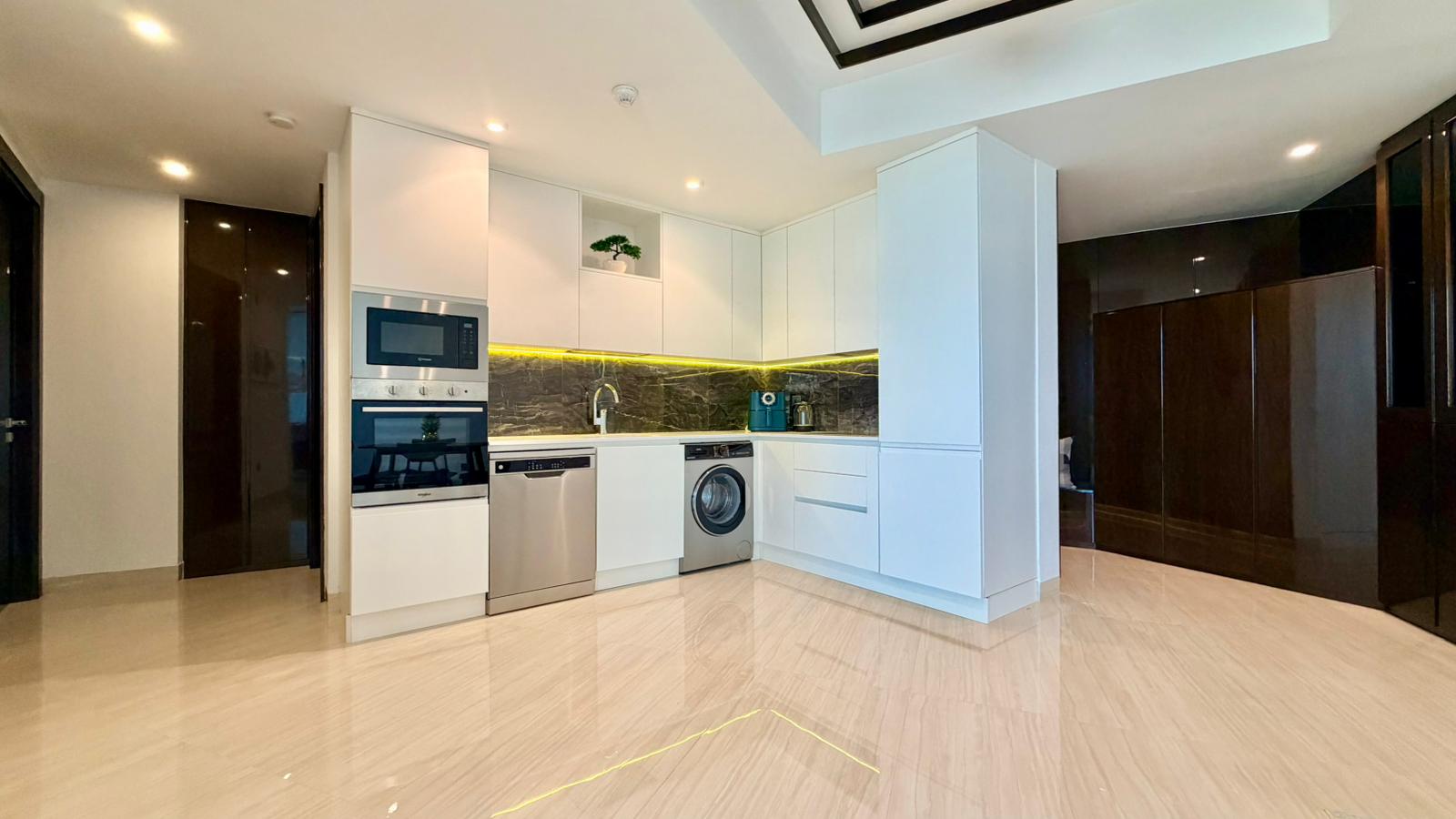 Marina View | Luxury 2 Bedrooms | Full Amenities