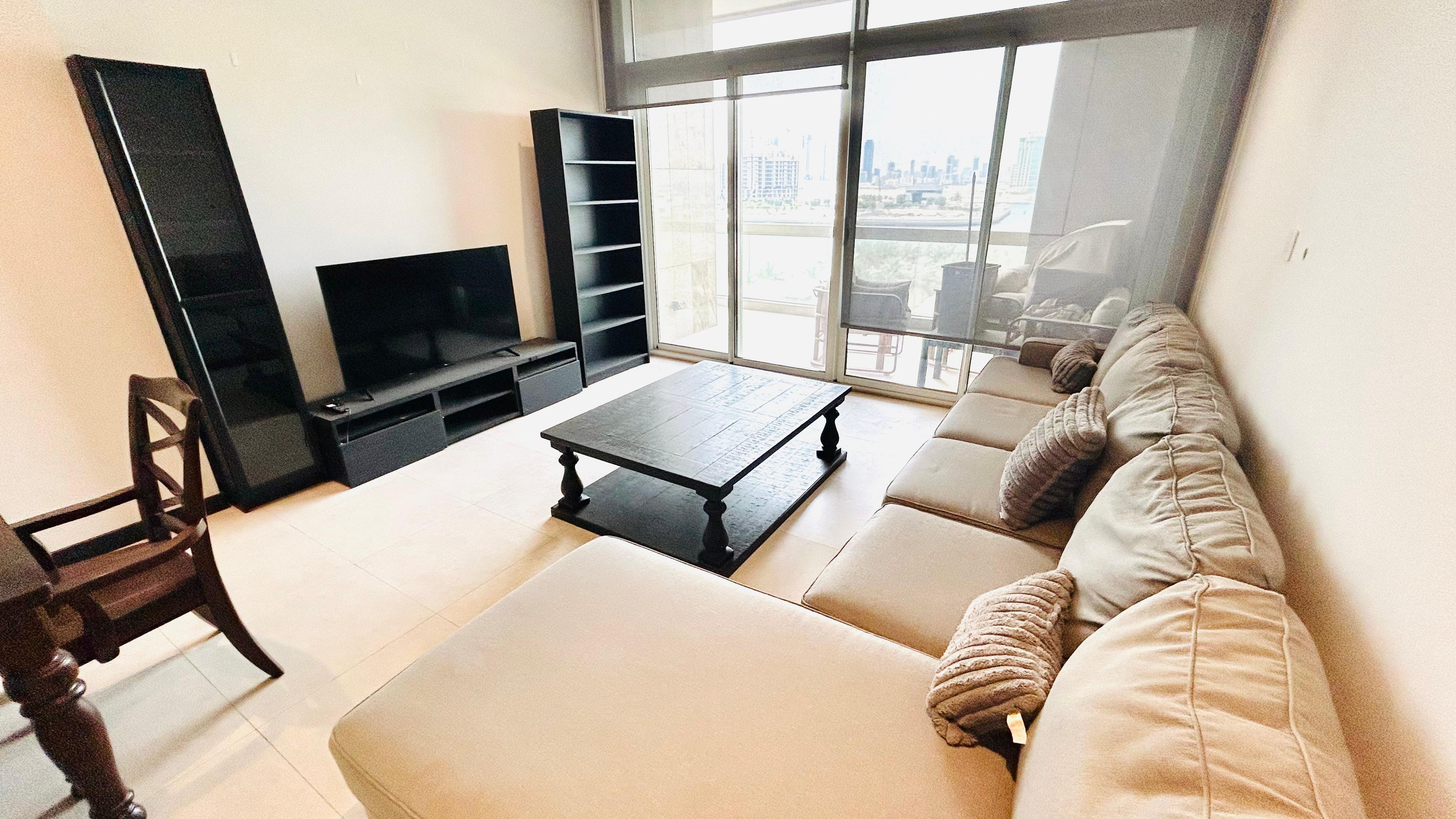 Sea view Three bedroom apartment in Reef-Island.
