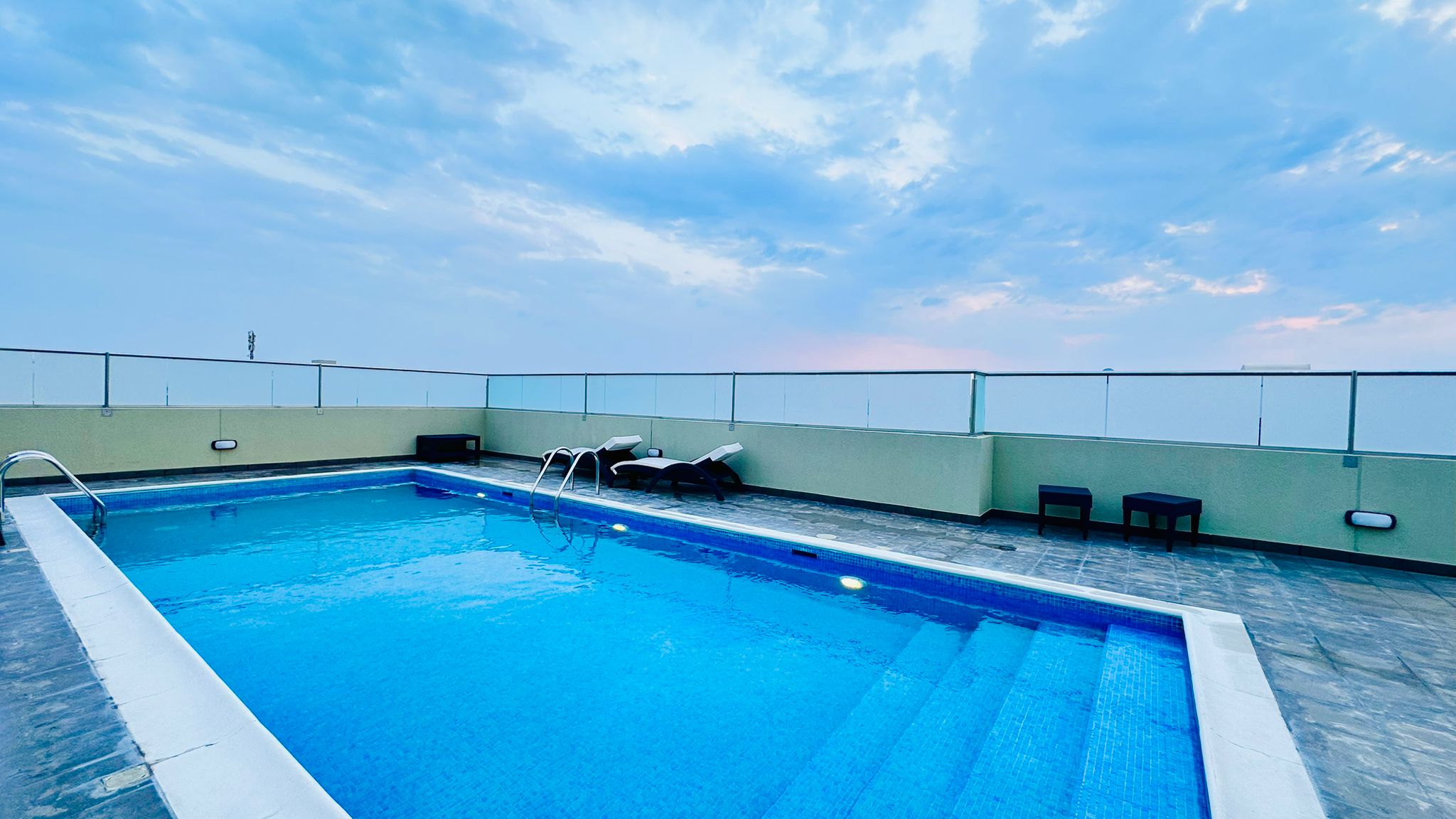 Spacious 2 Bedroom Apartment | Balcony | Pool & Gym