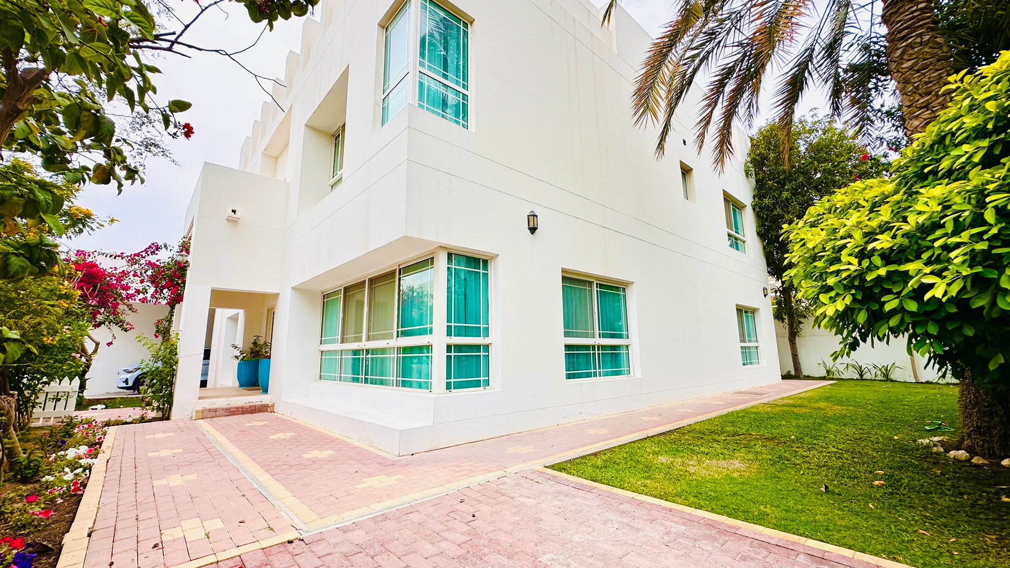 Spacious Villa with Private Garden