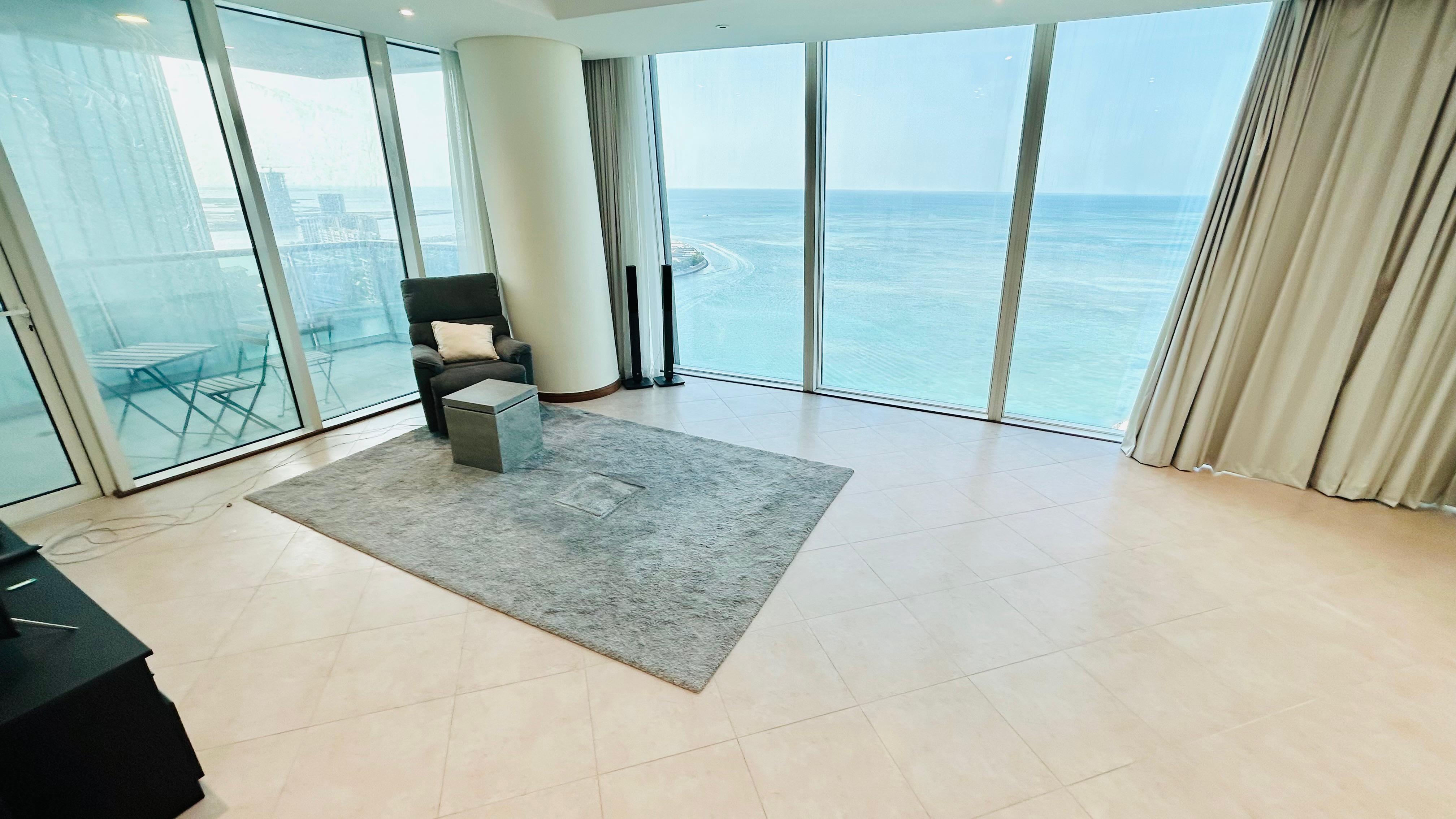 Fully Sea view large Three bedrooms apartment in Harbour