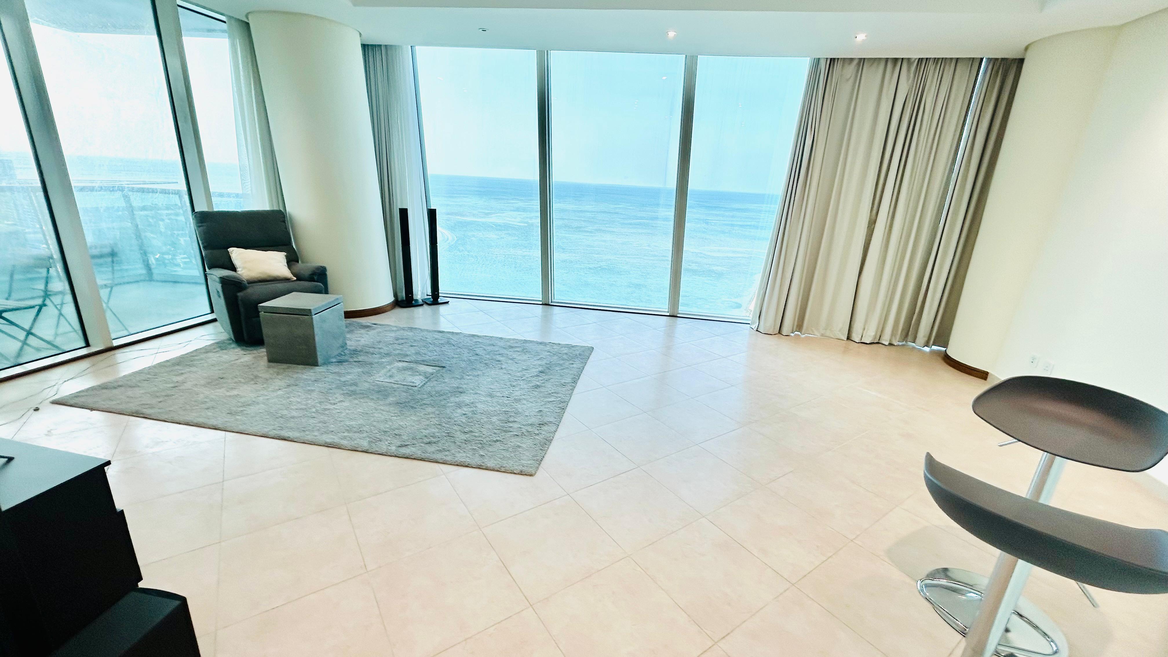 Fully Sea view large Three bedrooms apartment in Harbour