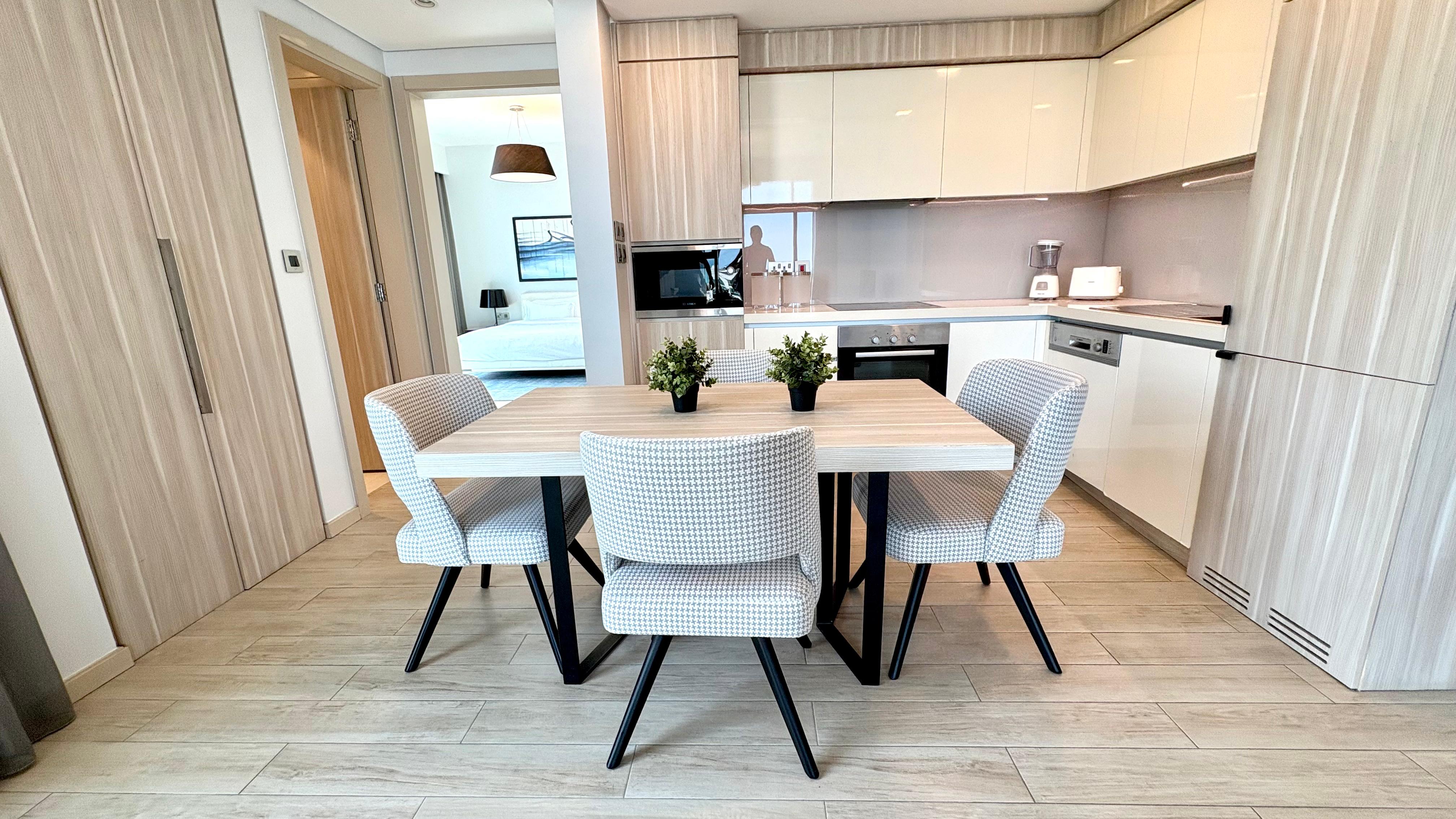 Luxury 1BR Apartment for Rent | Housekeeping