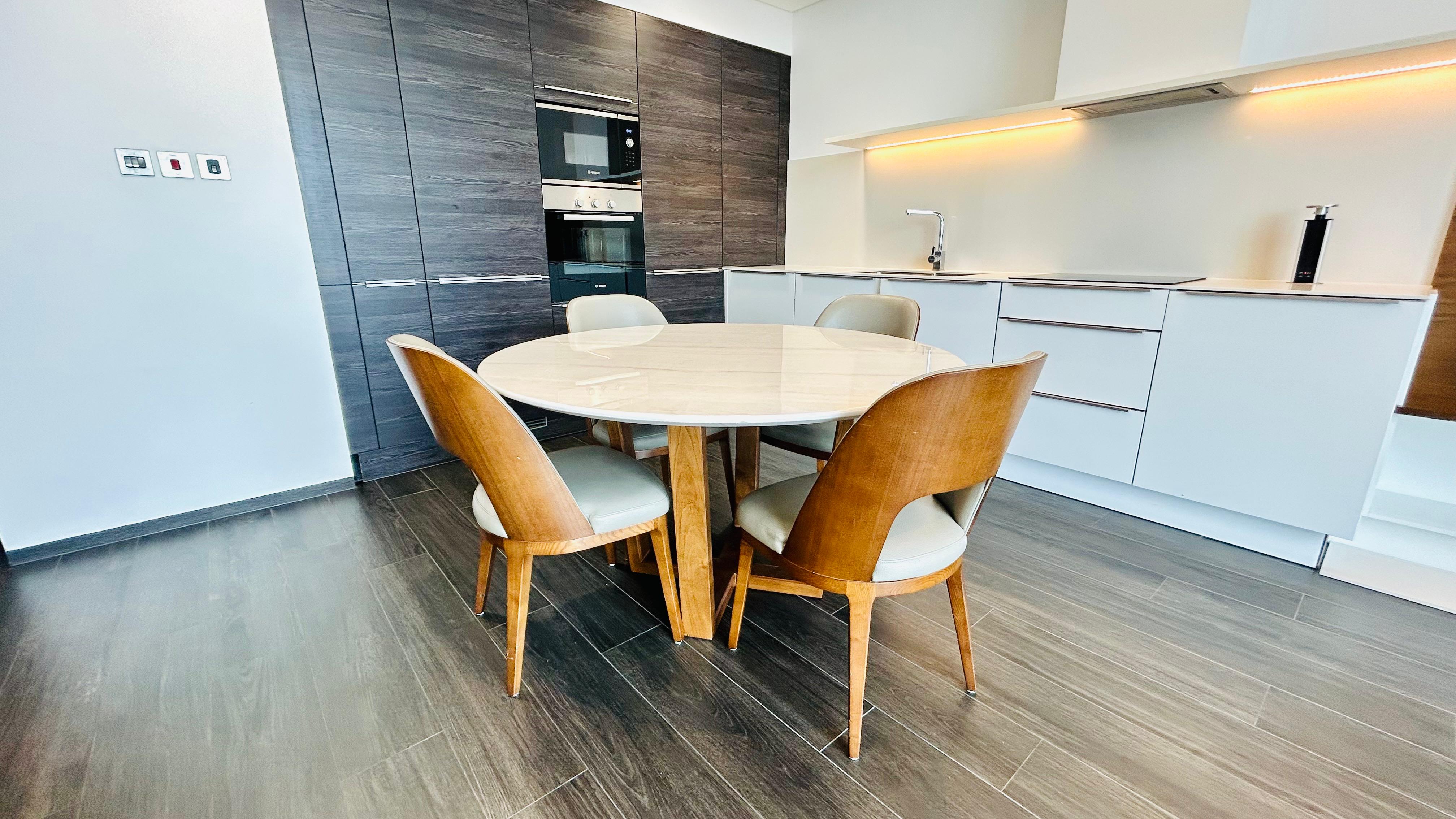 Large One bedroom for lease in Harbor row 