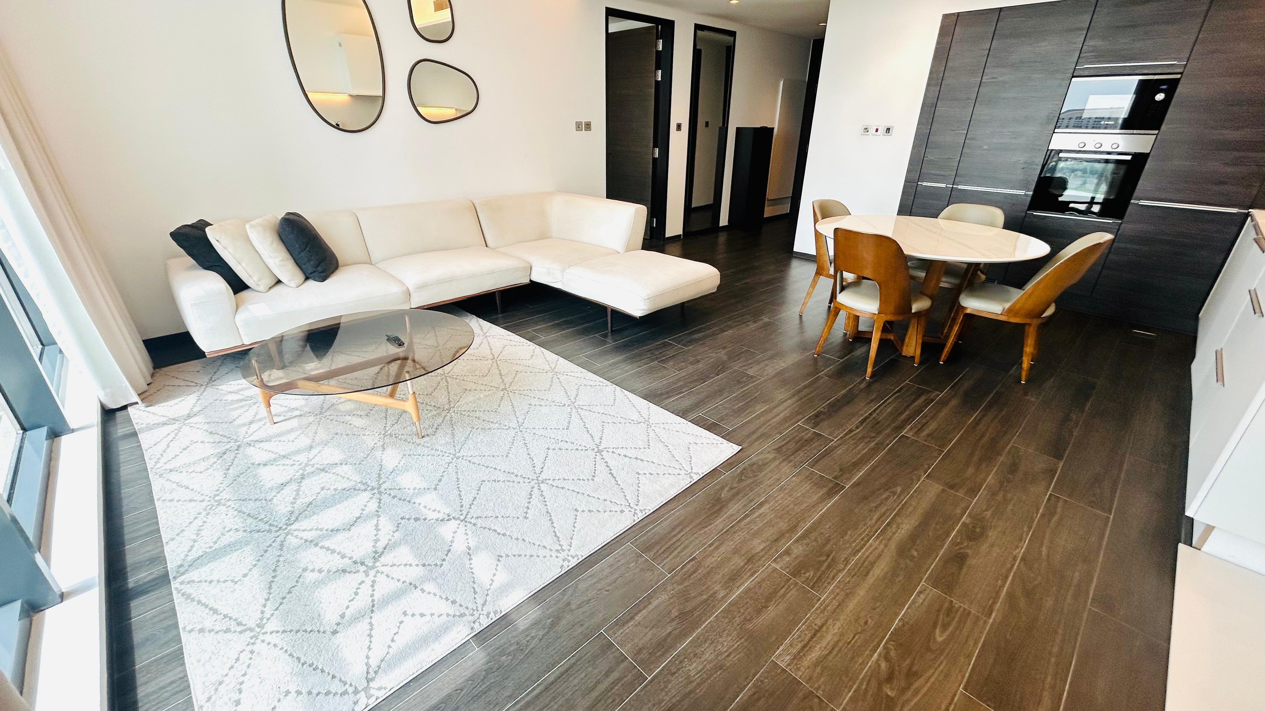 Large One bedroom for lease in Harbor row 