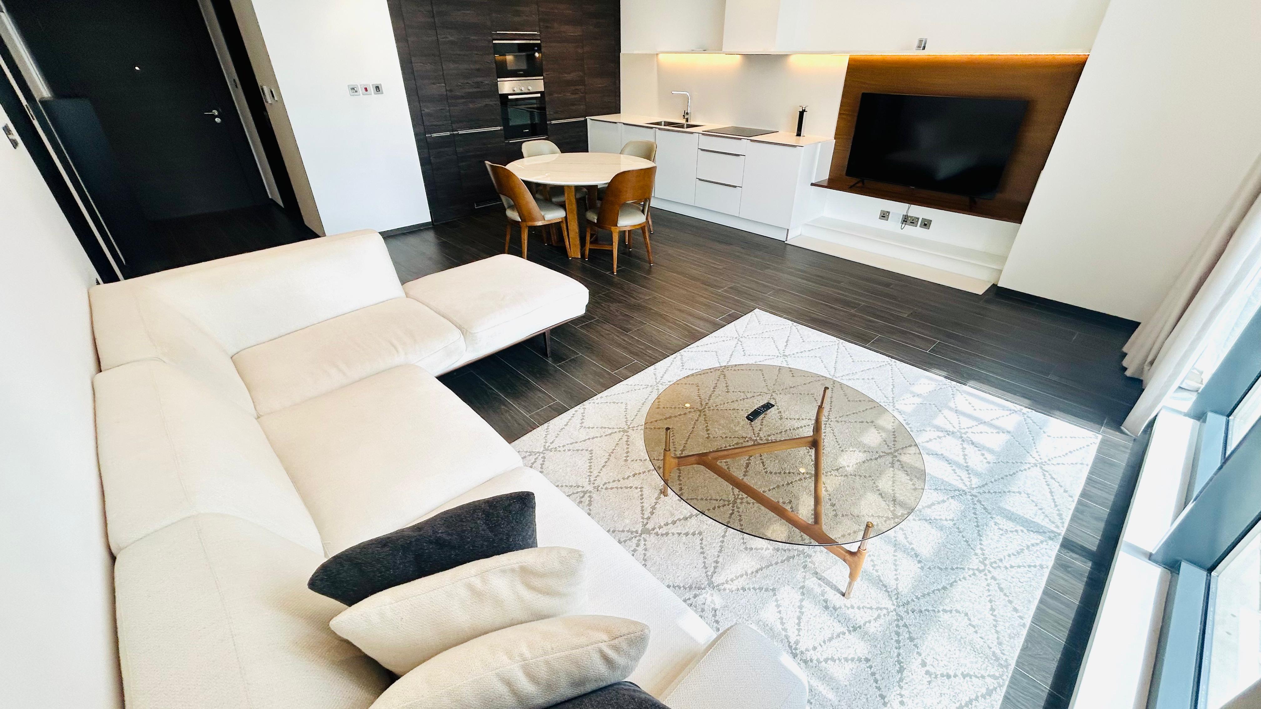 Large One bedroom for lease in Harbor row 