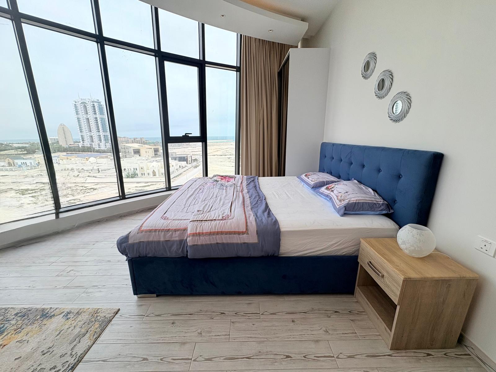 Floor-to-Ceiling Windows | Bright Studio | Modern
