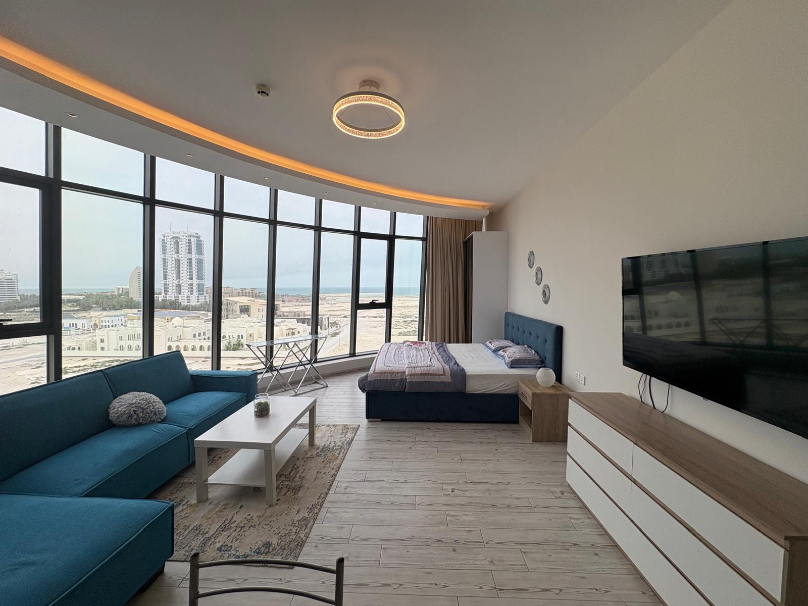 Floor-to-Ceiling Windows | Bright Studio | Modern