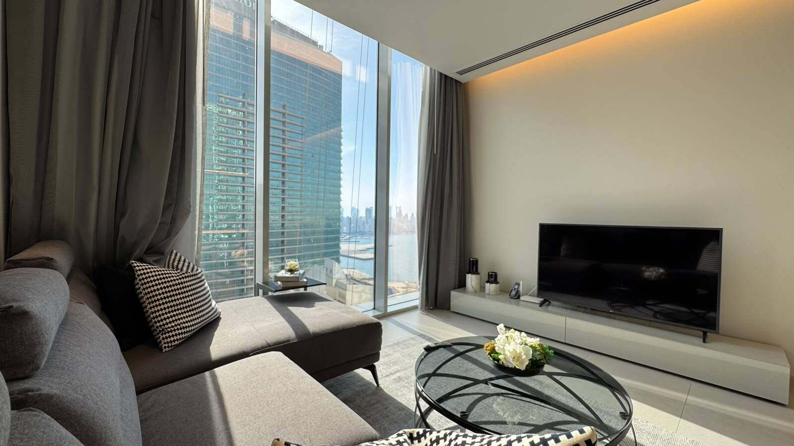 1 MONTH FREE | LUXURY | SPACIOUS ROOM | SEA VIEW 
