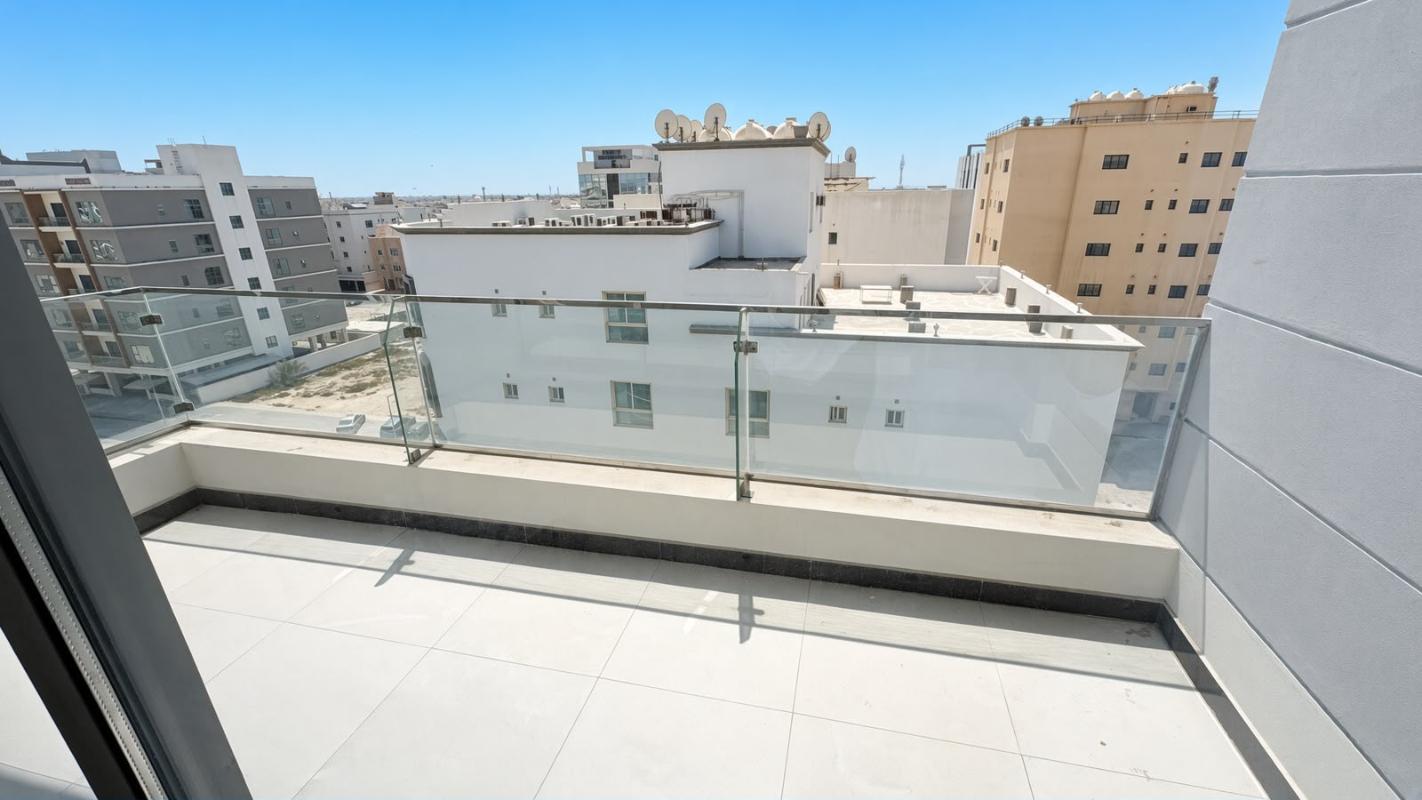 PREMIUM 2 BED | MAID ROOM | JANABIYA