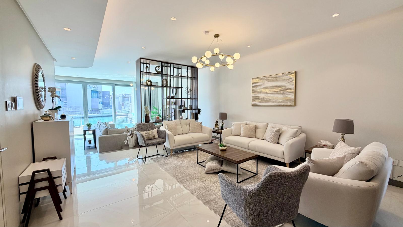 LUXURY WATERFRONT VILLA | FREEHOLD | PRIVATE POOL 