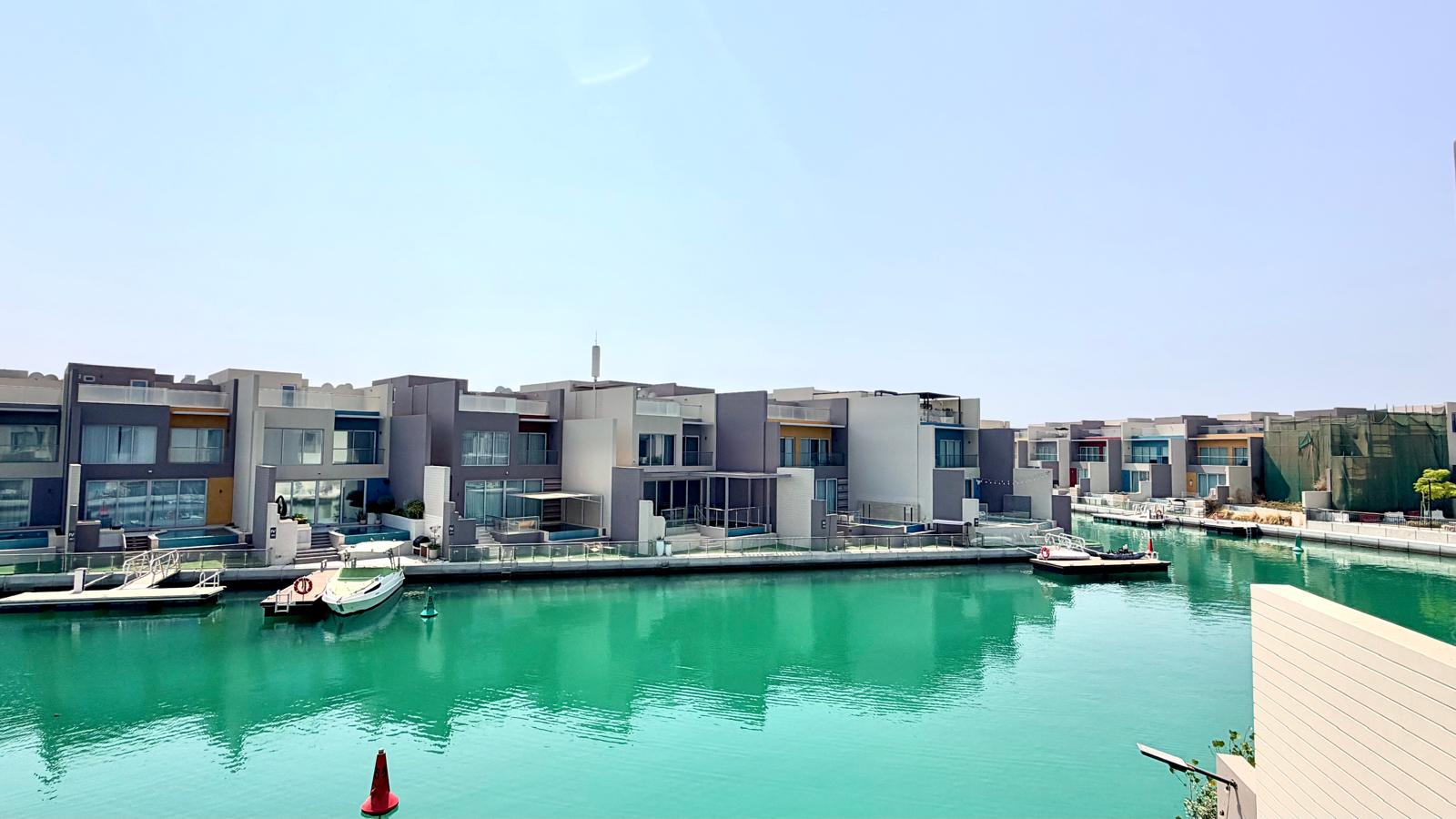 LUXURY WATERFRONT VILLA | FREEHOLD | PRIVATE POOL 