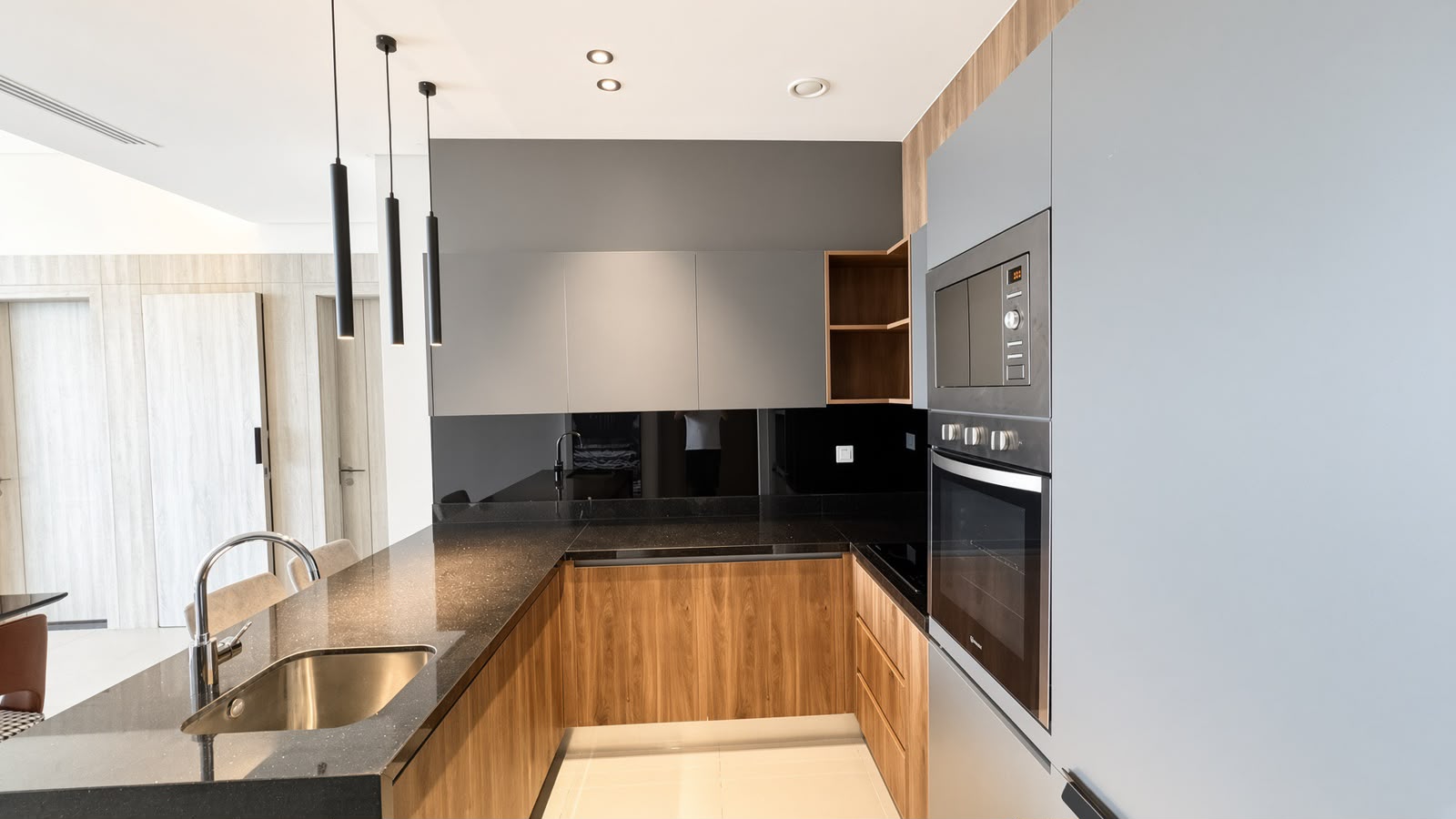 LUXURY 2BED | SPACIOUS | NEAR CAUSEWAY