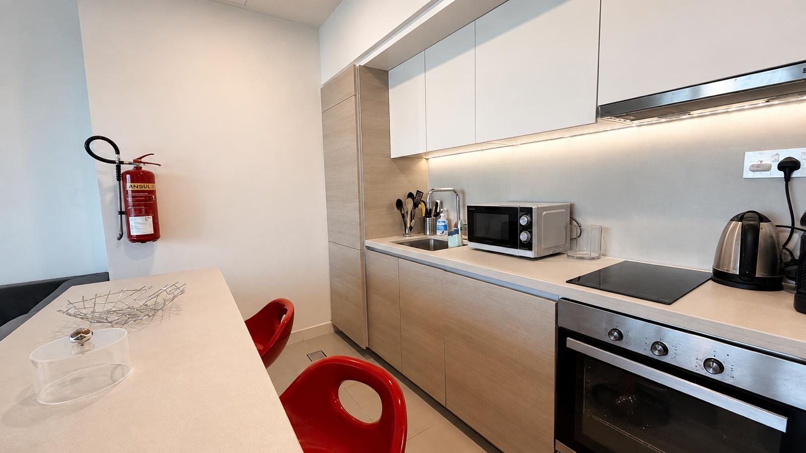 BRIGHT 1BR | MALL & BEACH ACCESS | MODERN LIVING