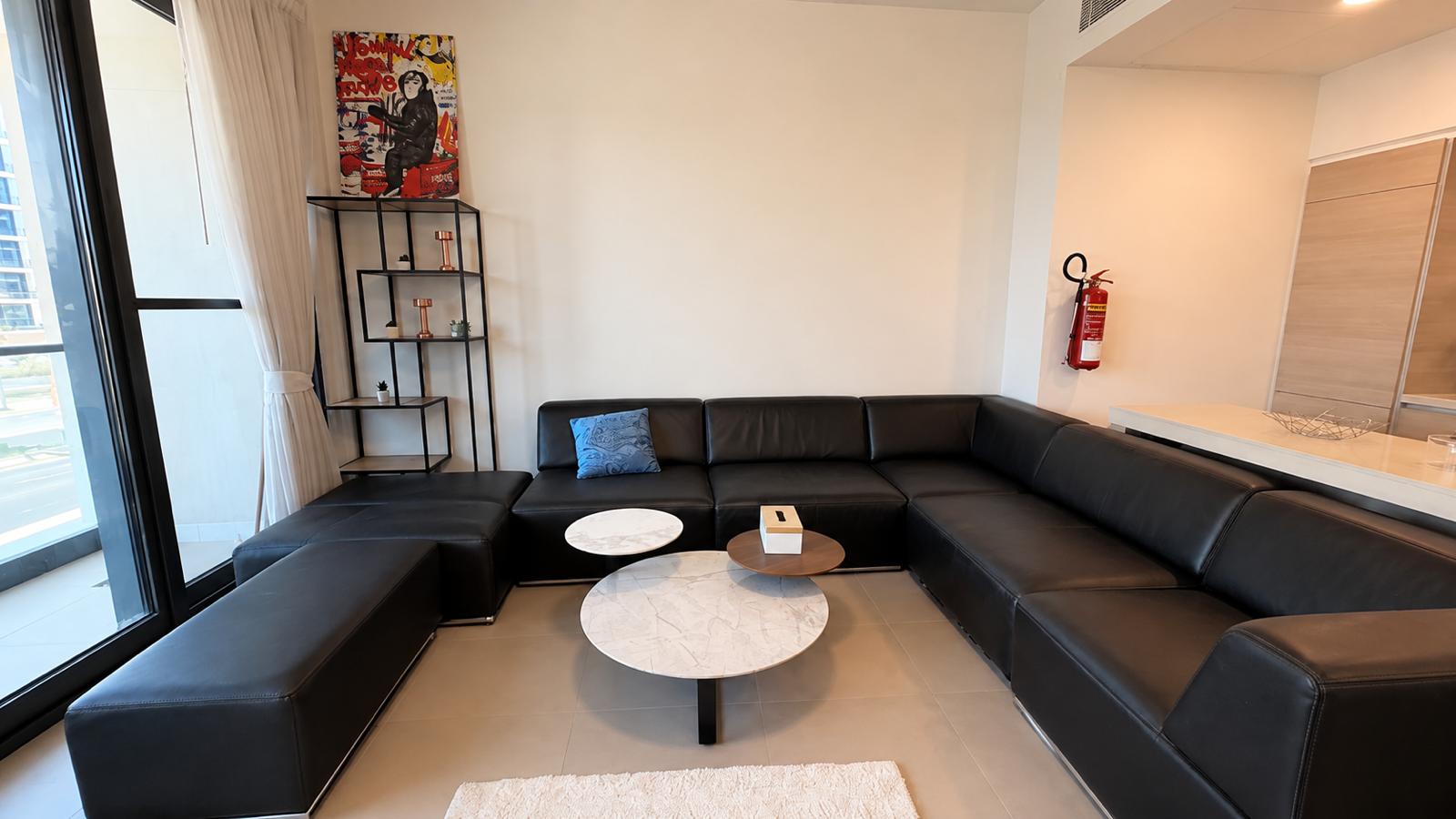 BRIGHT 1BR | MALL & BEACH ACCESS | MODERN LIVING