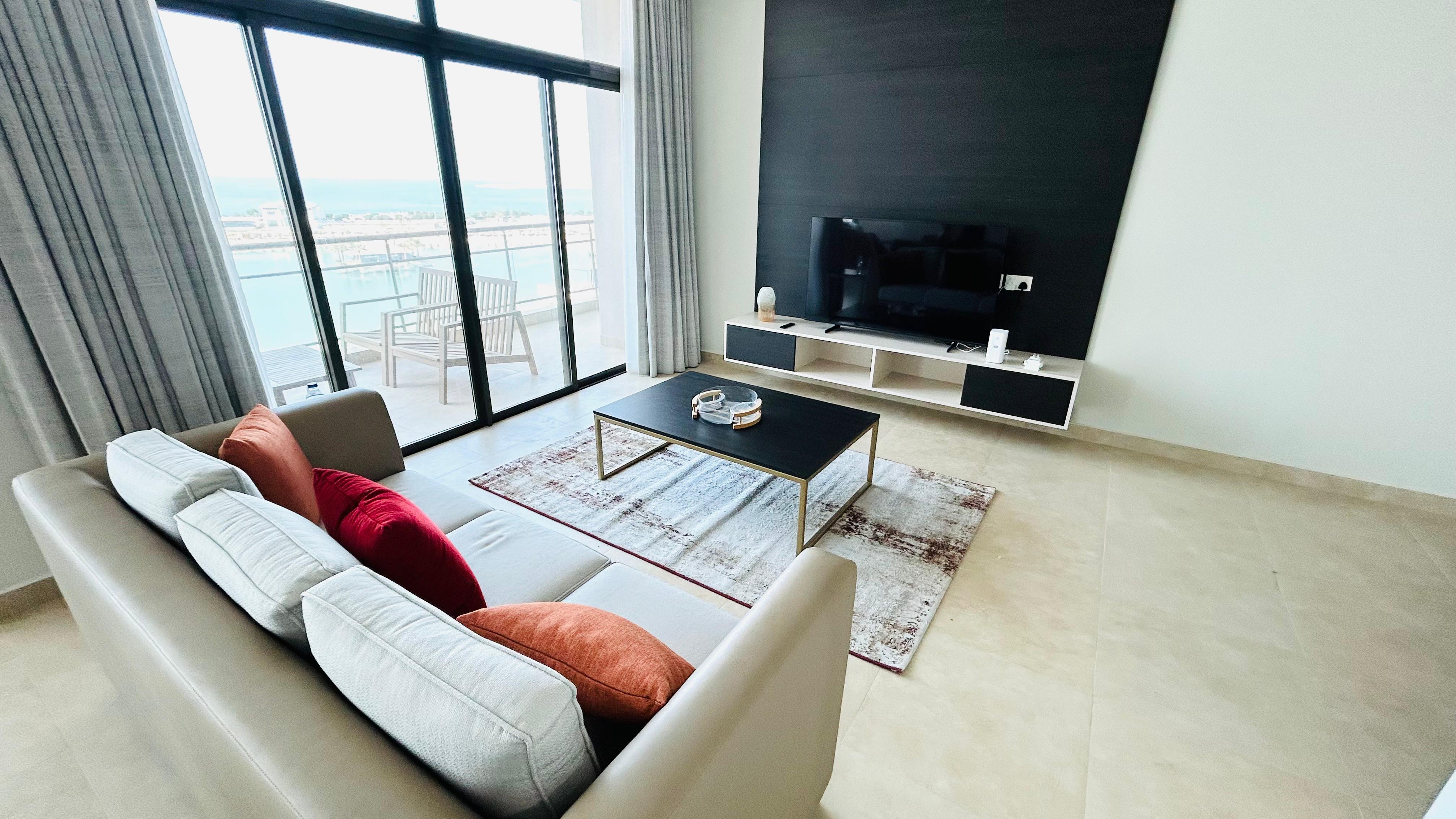 Penthouse Spacious Three bedrooms in Reef Island.