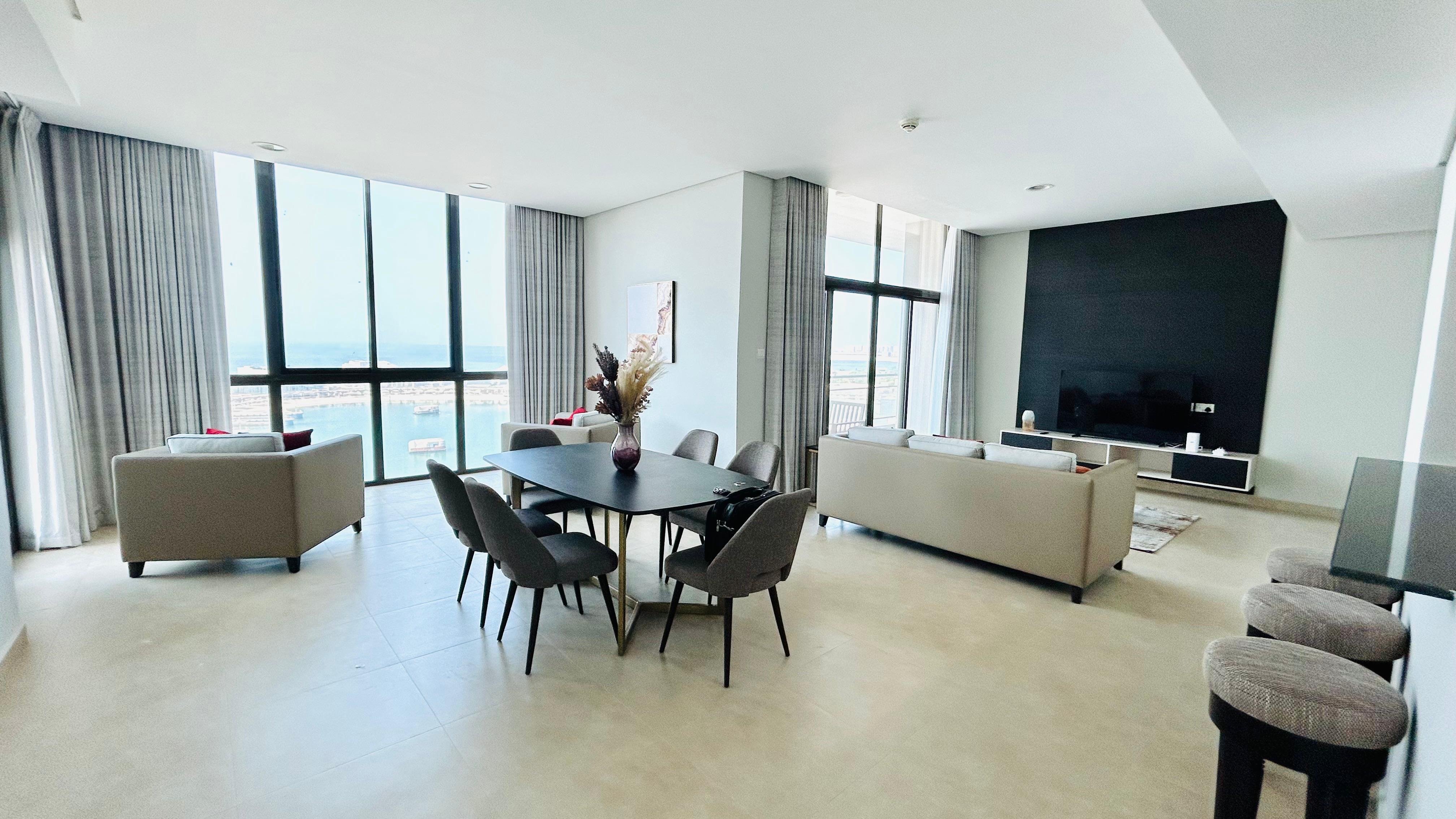Penthouse Spacious Three bedrooms in Reef Island.