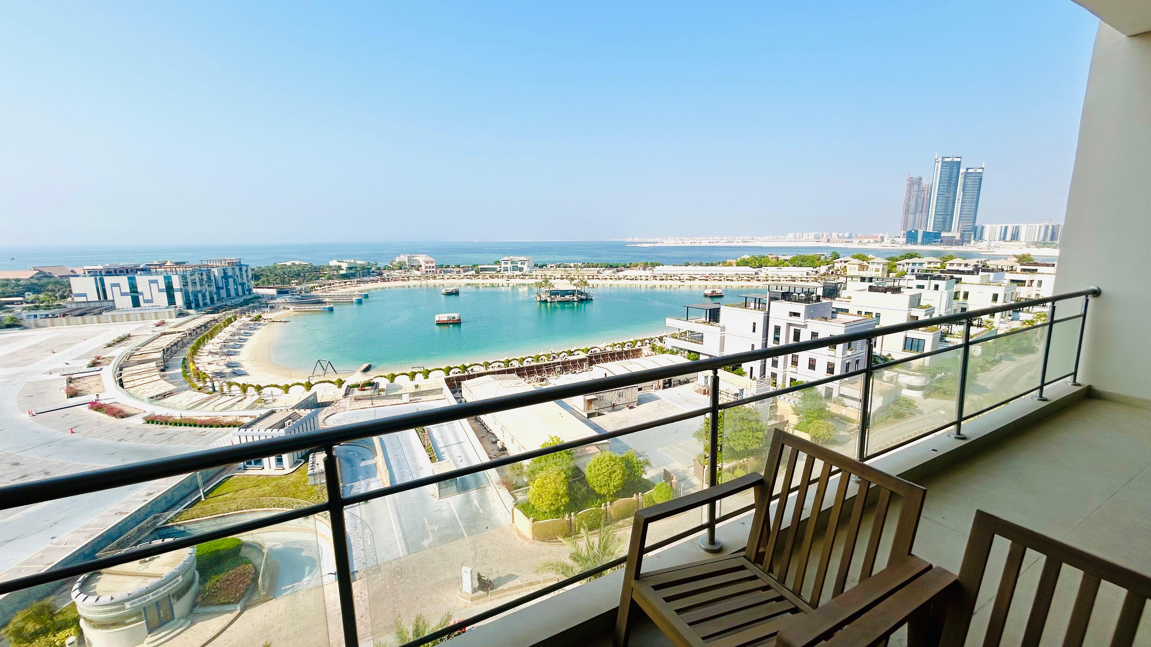 Penthouse Spacious Three bedrooms in Reef Island.
