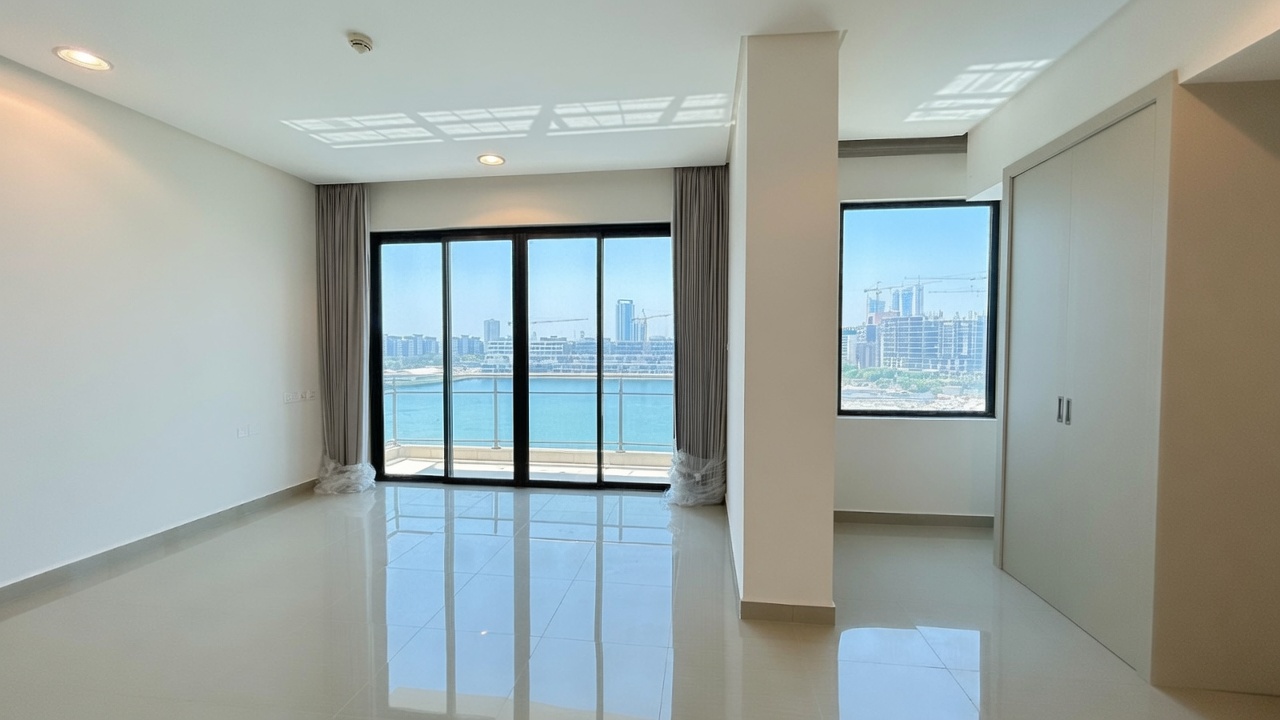 Penthouse | Sea View | Super-Spacious.