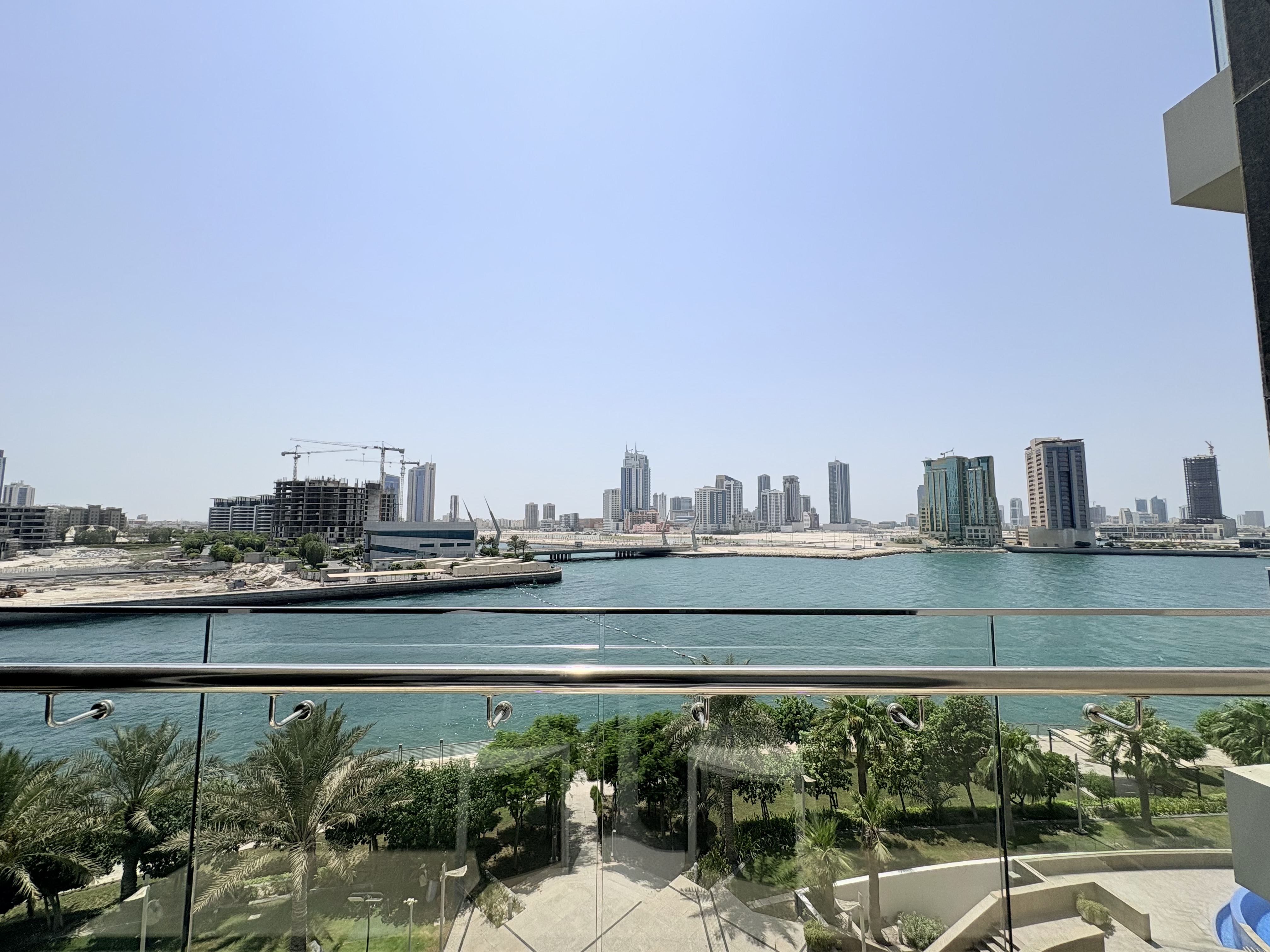 BEACH VIEW | BALCONY | 2 BATHROOMS | REEF ISLAND