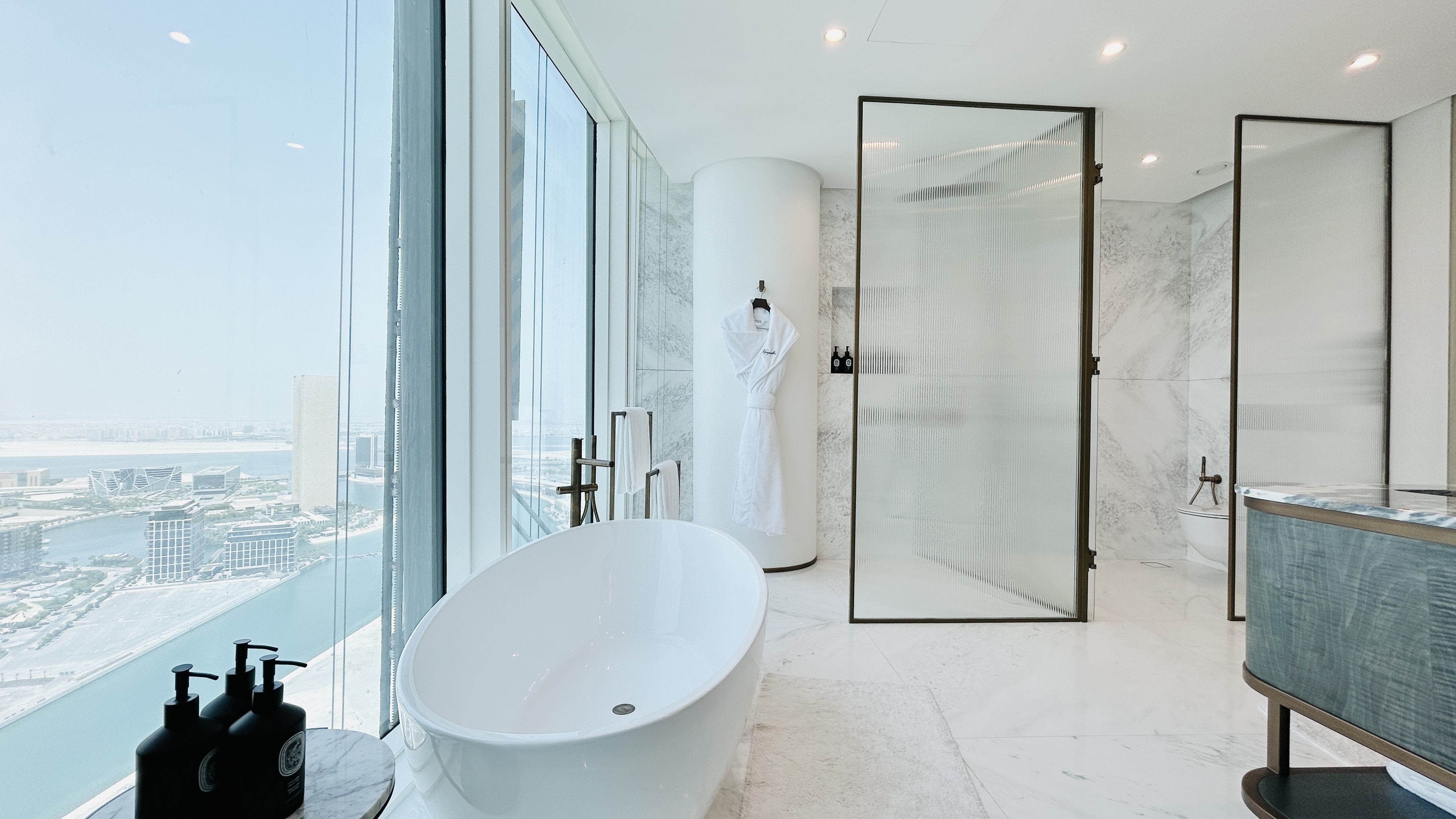 BRANDED RESIDENCE | WATERFRONT LIVING | HARBOUR