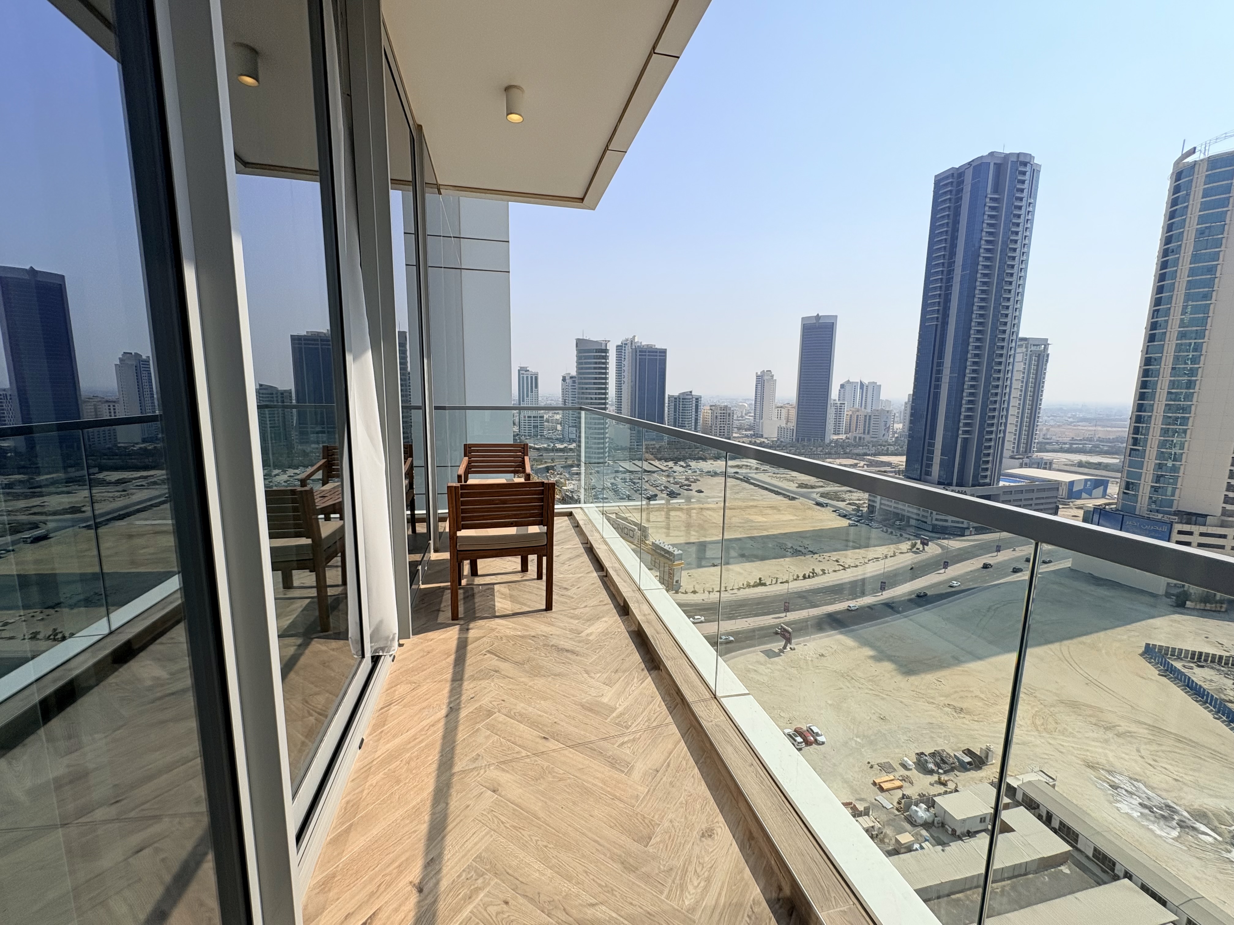 CITY VIEW | FURNISHED | HOUSEKEEPING | INCLUSIVE