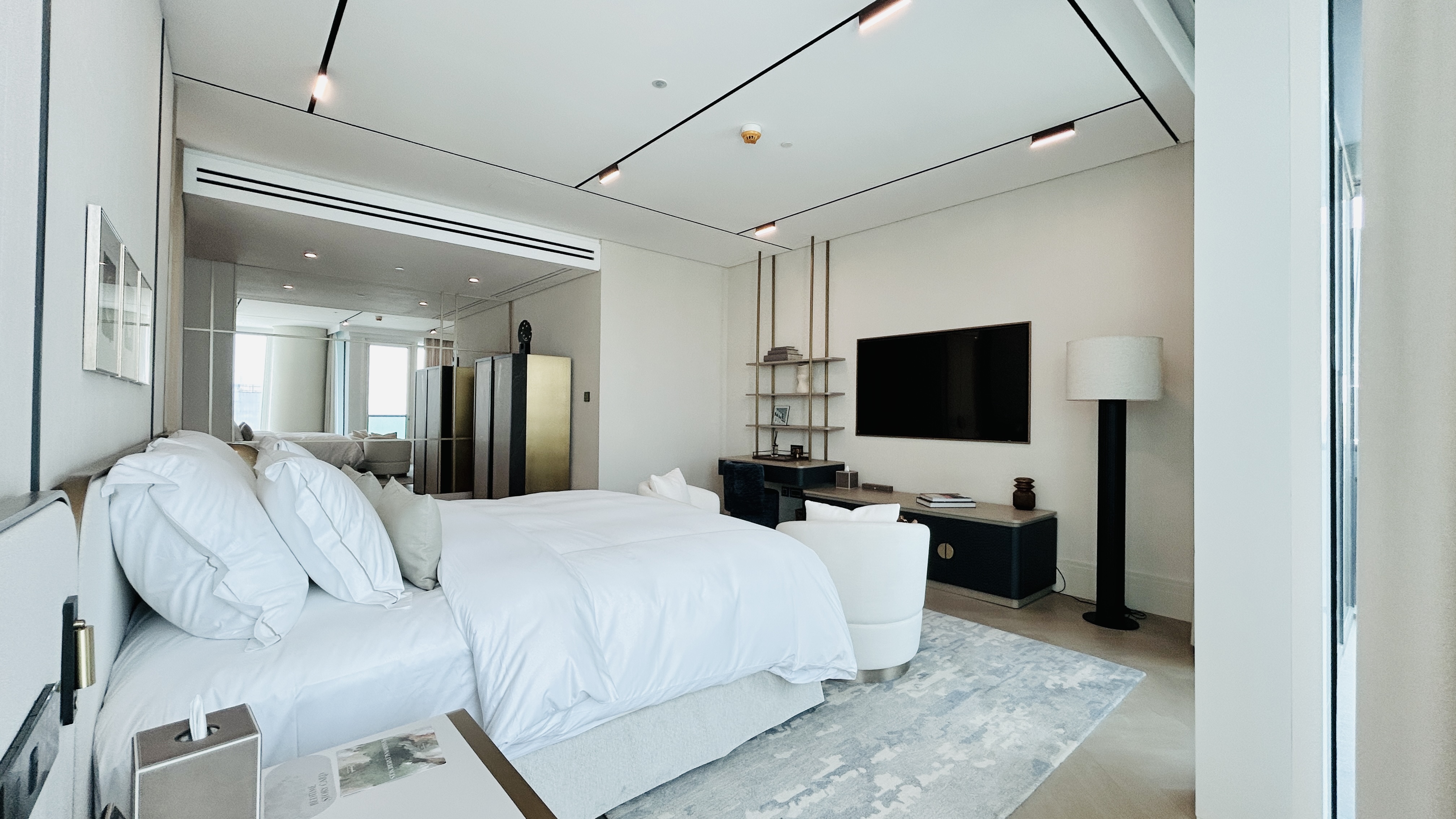 BRANDED RESIDENCE | WATERFRONT LIVING | HARBOUR