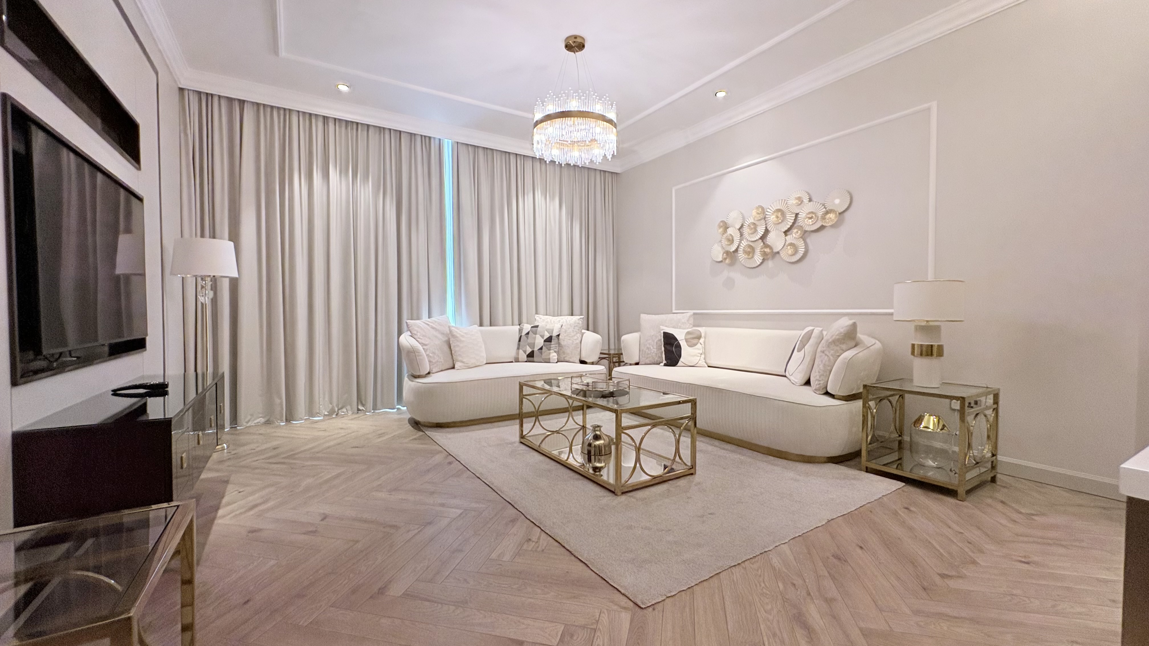 CITY VIEW | FURNISHED | HOUSEKEEPING | INCLUSIVE