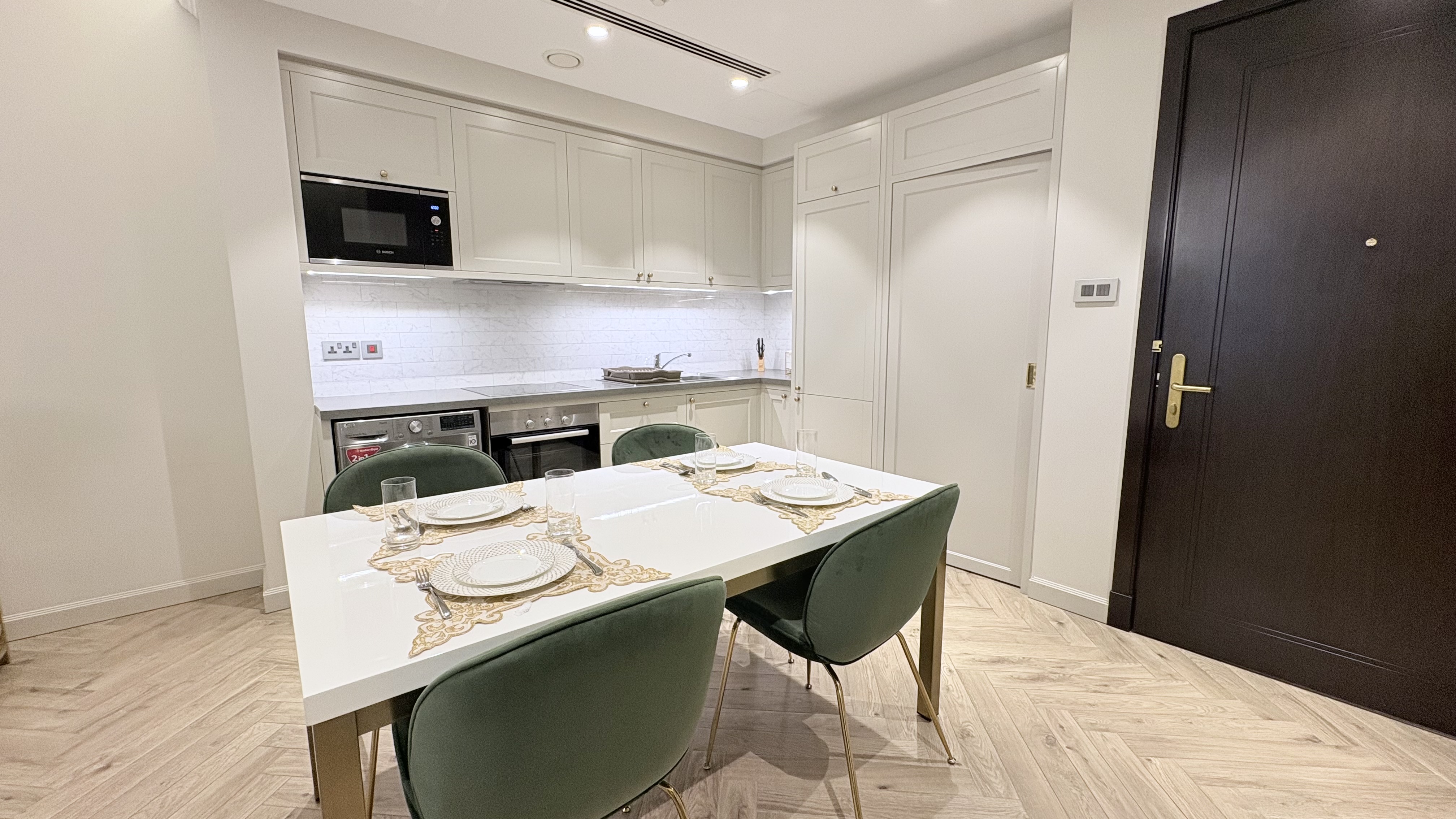 CITY VIEW | FURNISHED | HOUSEKEEPING | INCLUSIVE